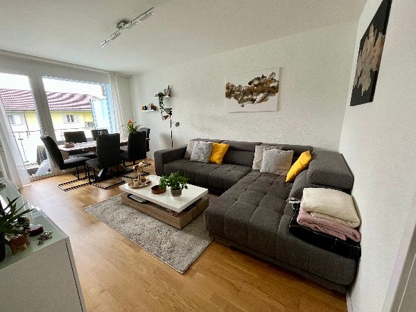 Wohnzimmer mit offenem Konzept