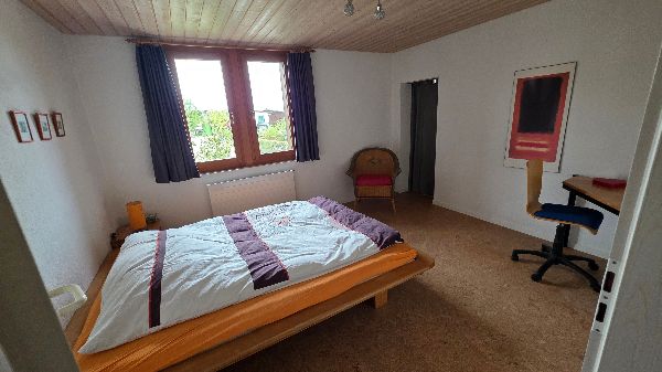 1 von 2 Zimmer (nahezu identisch) mit Reduit