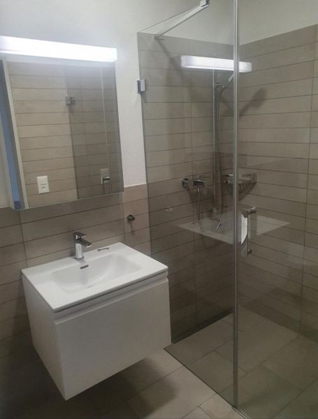 Dein Badezimmer mit WC und Dusche