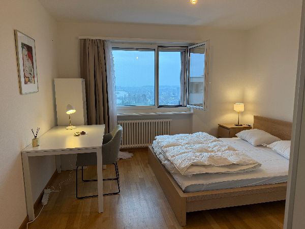 Schönes, grosses Zimmer mit Blick auf den Zugersee