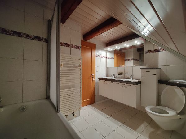 Badezimmer (2. Stock)