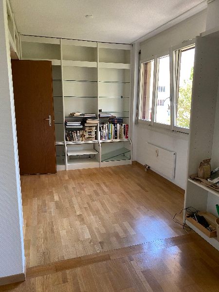Zimmer-Hälfte mit Ostfenster