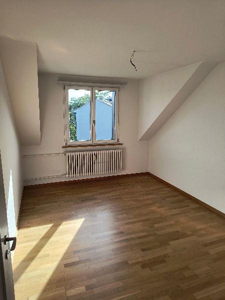 Zimmer (wird unmöbliert vermietet)