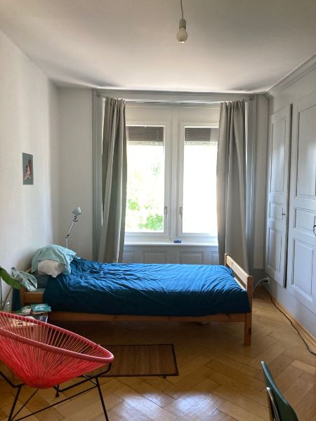 La chambre vue depuis la porte